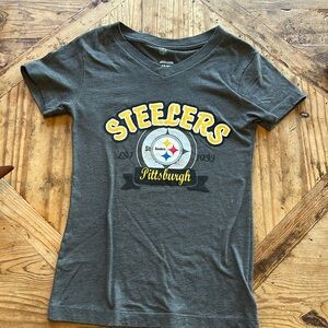 Girls juniors size med 10/12 Steelers v neck tee